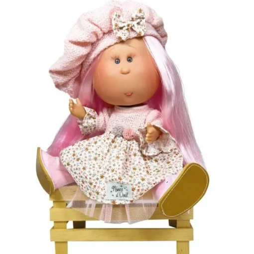 Poupée Nines d'Onil 23 cm - Little Mia avec des cheveux roses lisses et une robe à fleurs