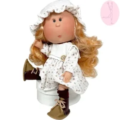 Poupée Nines d'Onil 30 cm - Mia ARTICULÉE - avec cheveux orange avec robe et chapeau imprimés