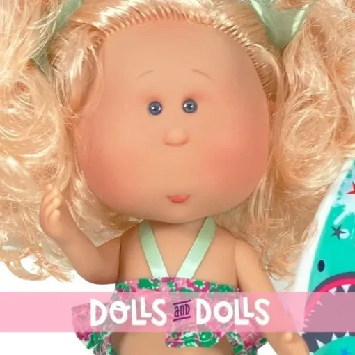 Poupée Nines d'Onil 30 cm - Mia summer aux cheveux bouclés roses et bikini