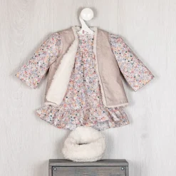 Tenue de poupée Así 57 cm - Robe fleurie liberty corail avec gilet teddy pour poupée Pepa
